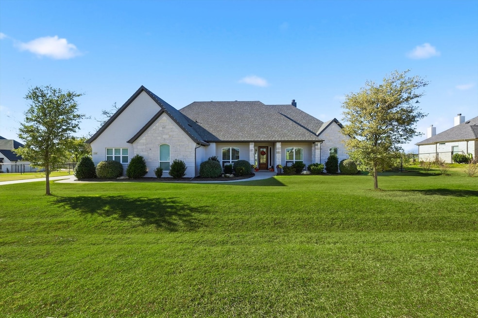 235 Columbia Ct, Springtown, TX 76082 - photo 1