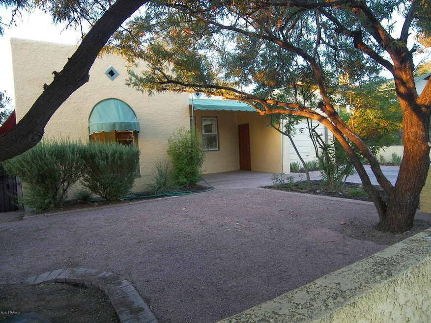 2009 E, Hawthorne from the sidewalk