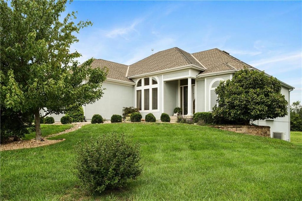 1556 Brompton Ln, Raymore, MO 64083 - photo 1