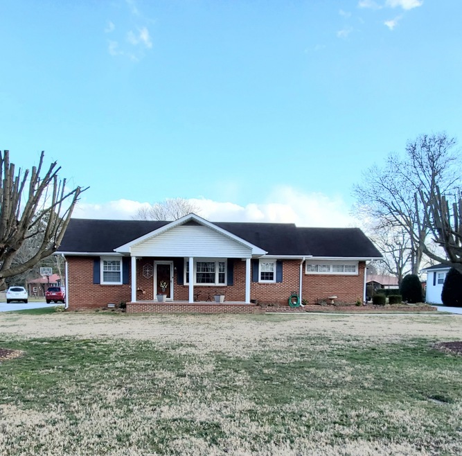 606 Henley St, Manchester, TN 37355 - photo 1