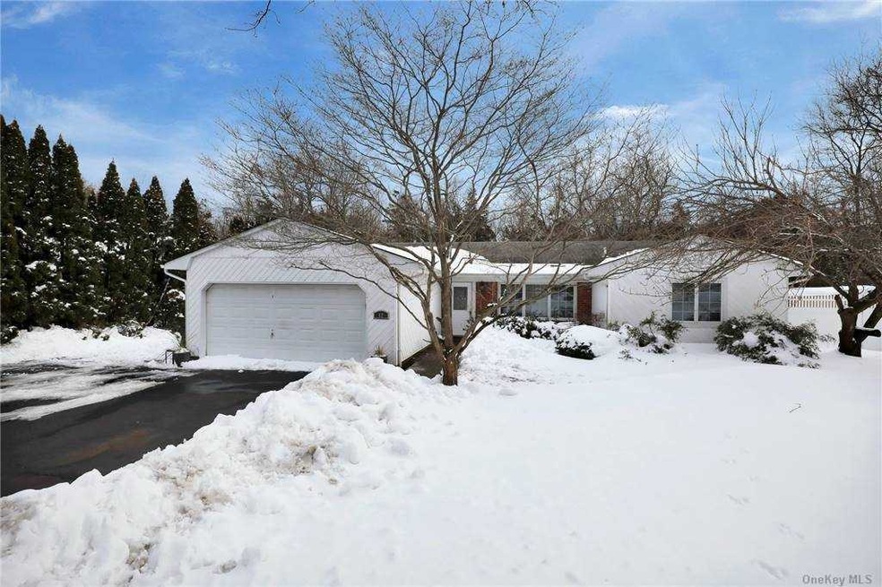 12 Belmar Ln, ComMacK, NY 11725 - photo 1