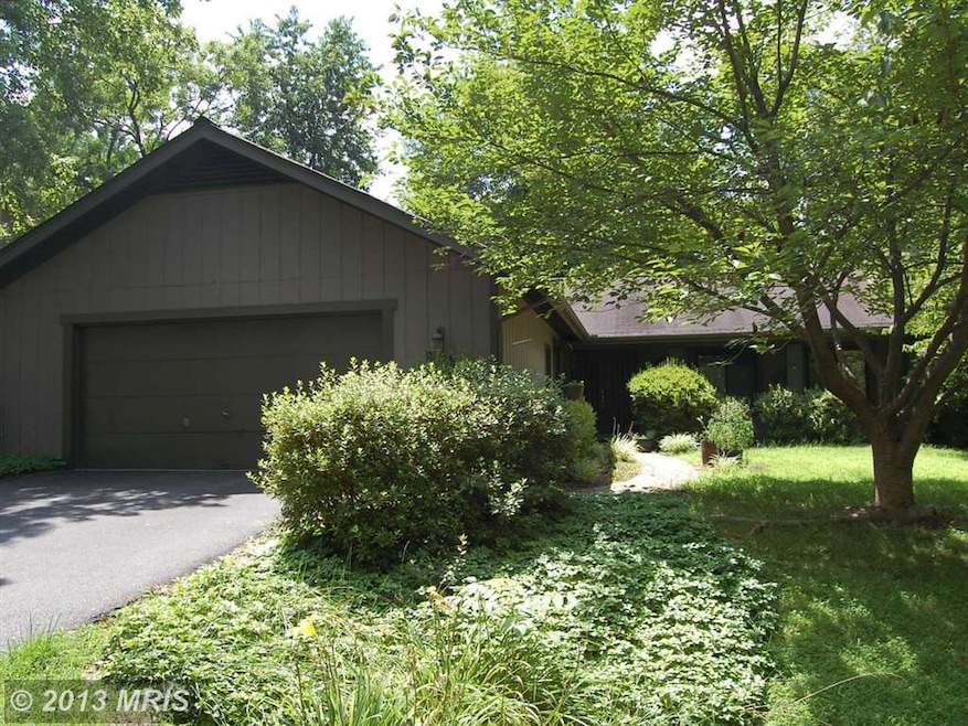 20513 Aspenwood Ln, Montgomery Village, MD 20886 - photo 1