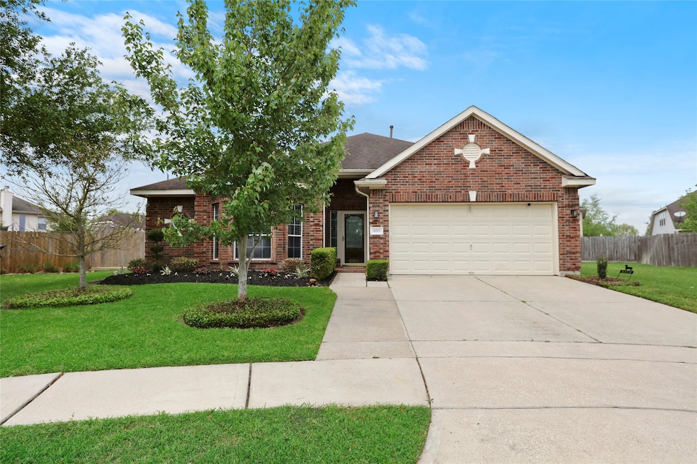 4811 Lakefront Terrace Ct, Pearland, TX 77584 - photo 1