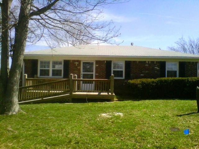 212 Brookfield Dr, Frankfort, KY 40601 - photo 1