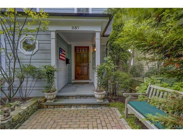 Charming 1920's Waterside cottage completely updat