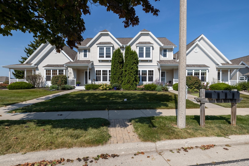 N28W6642 Alyce St unit 7, Cedarburg, WI 53012 - photo 1