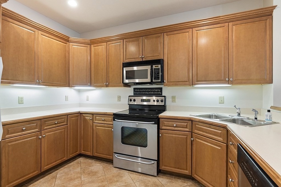 Salem Place Condominiums unit 13, Woburn, MA 01801 - photo 1