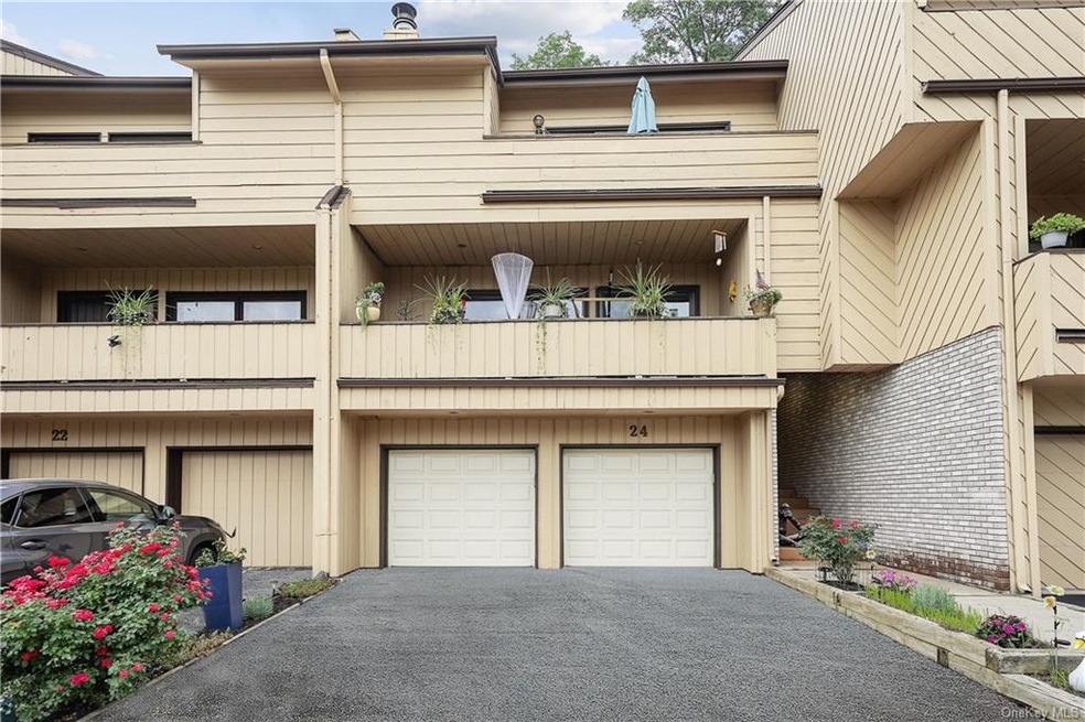 24 Dakota Ct, Suffern, NY 10901 - photo 1