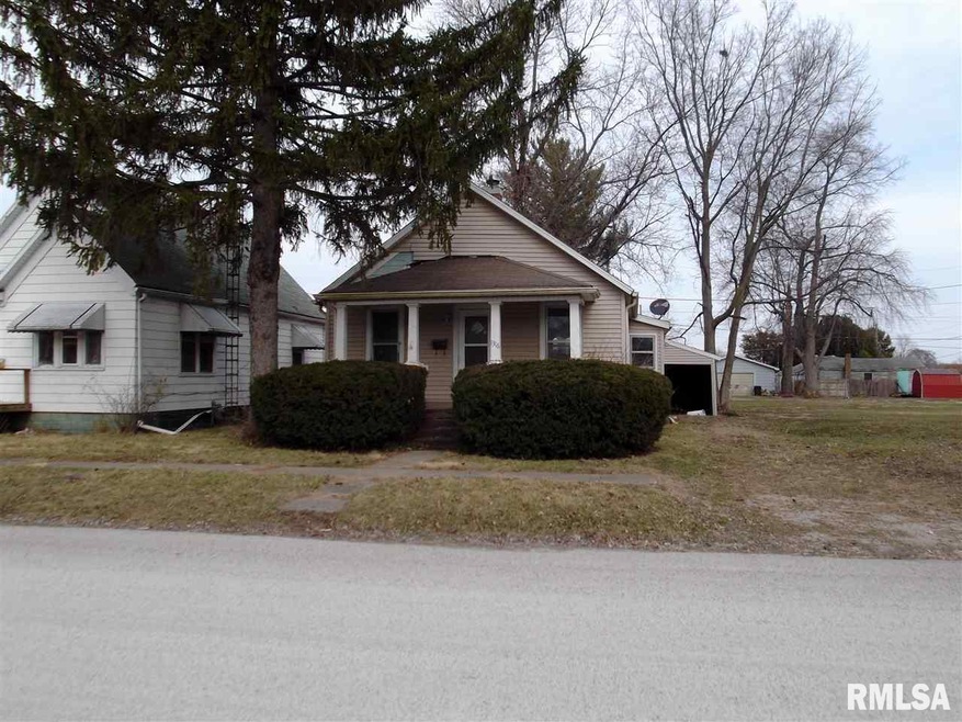 1316 Delavan St, Lincoln, IL 62656 - photo 1