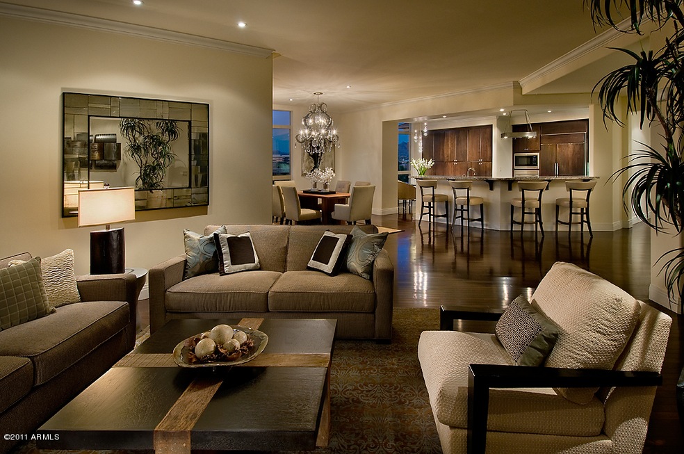 Living room/dinning area/kitchen