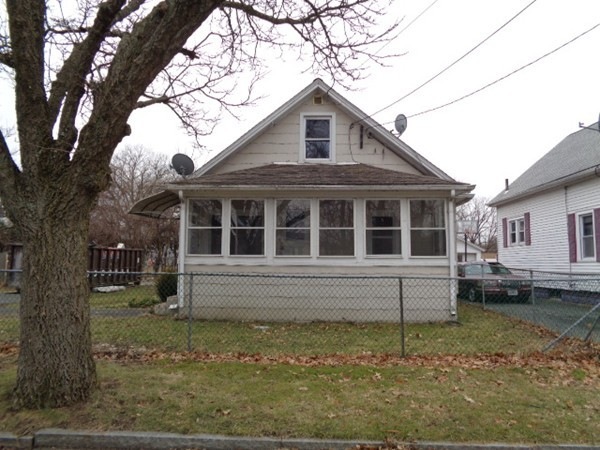 19 Fullerton St, Indian Orchard, MA 01151 - photo 1
