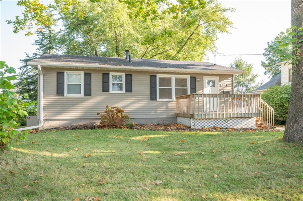336 E Columbus Ave, Des Moines, IA 50315 - photo 1