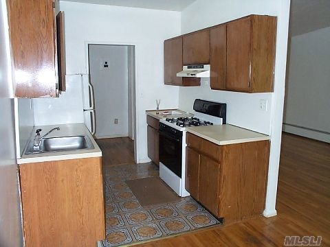 125 Hempstead Gardens Dr unit A2A, W. Hempstead, NY 11552 - photo 1