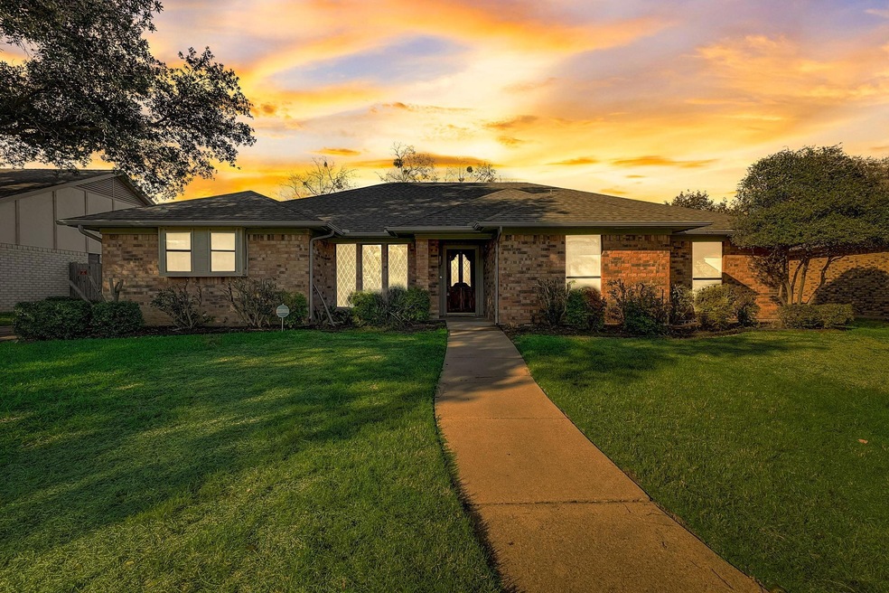 2233 Farrington Ln, Hurst, TX 76054 - photo 1