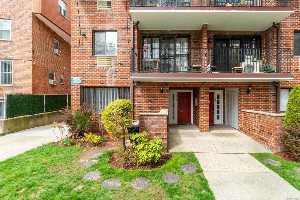 71-48 163rd St unit 2, Fresh Meadows, NY 11365 - photo 1