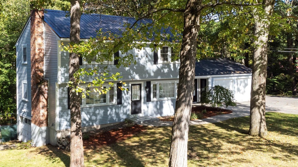 17 Horseshoe Dr, Derry, NH 03038 - photo 1