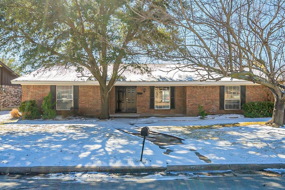 1041 Black St, Hurst, TX 76053 - photo 1