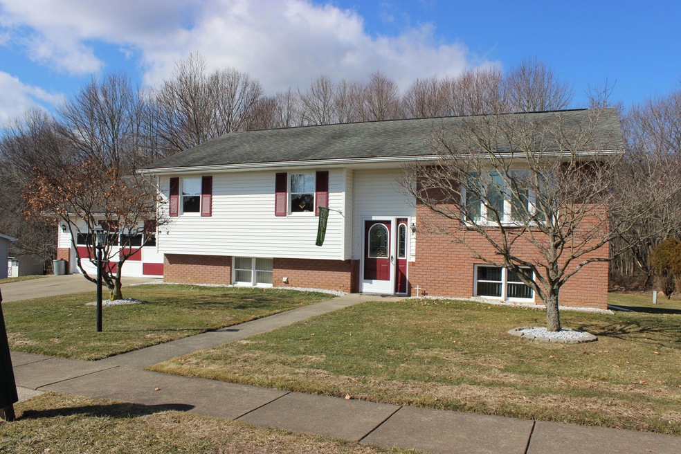 112 Laurel Ln, Taylor, PA 18517 - photo 1