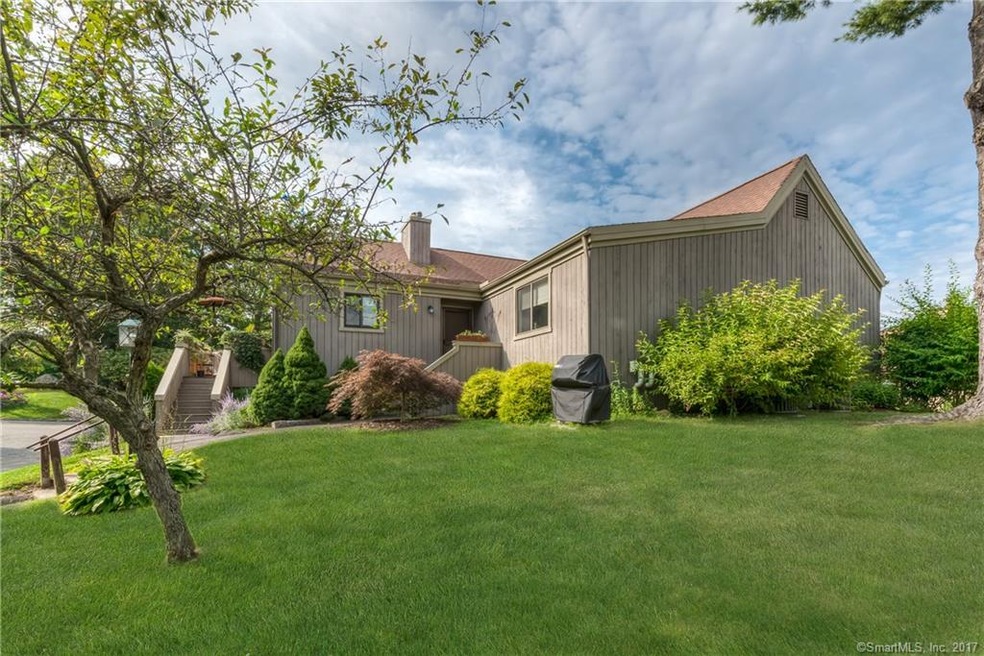 274 Running Brook Ln unit B, Stratford, CT 06614 - photo 1