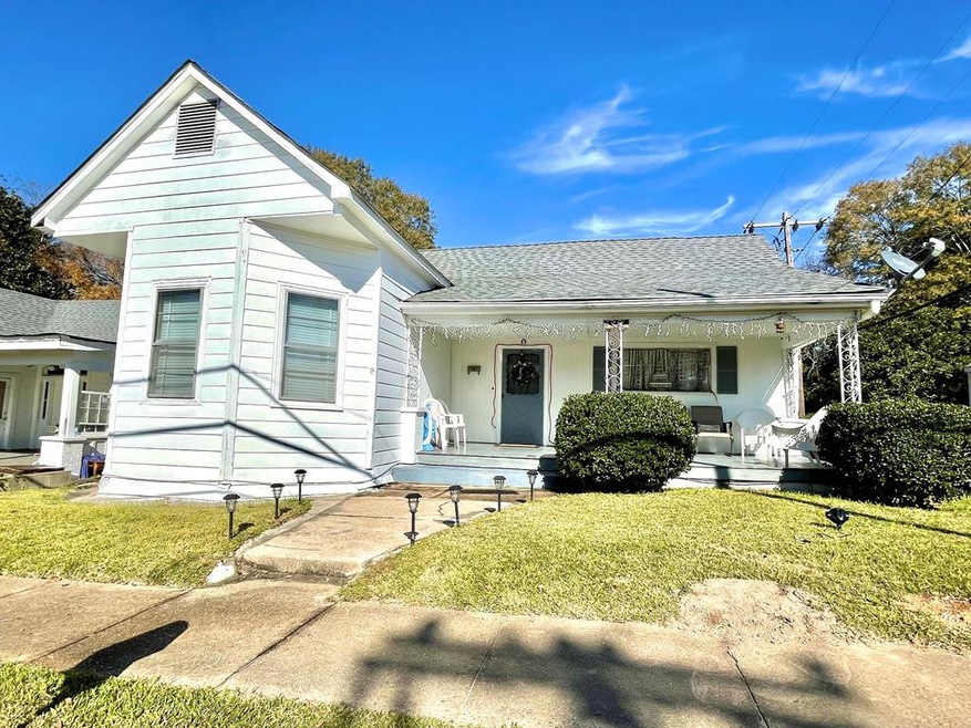 302 W Gallatin St, Hazlehurst, MS 39083 - photo 1