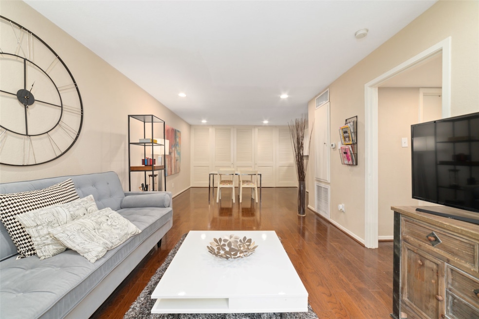 3131 Cummins St unit 87, Houston, TX 77027 - photo 1