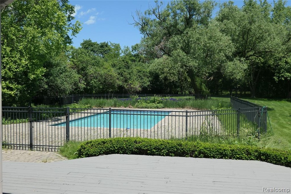 1870 Redding Rd, Birmingham, MI 48009 - photo 1