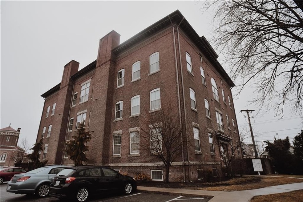 39 Webster St unit 203, Pawtucket, RI 02860 - photo 1