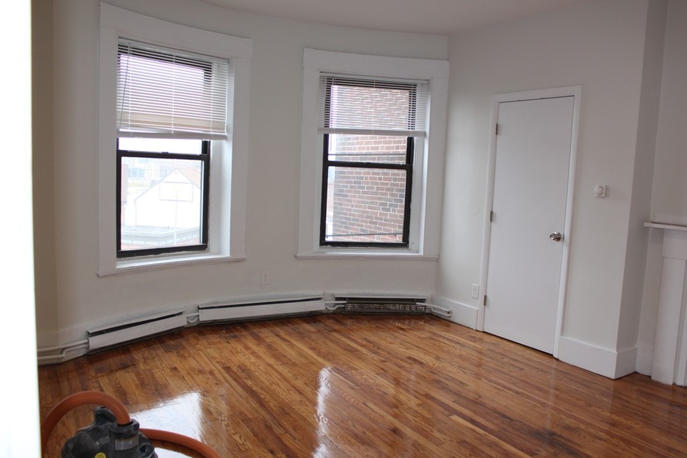 487 E Broadway unit 3, Boston, MA 02127 - photo 1