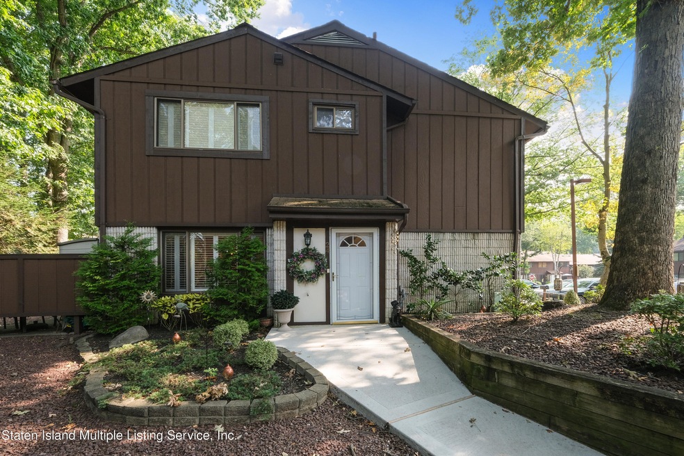 25 Rumson Rd Staten Island, NY 10314 02