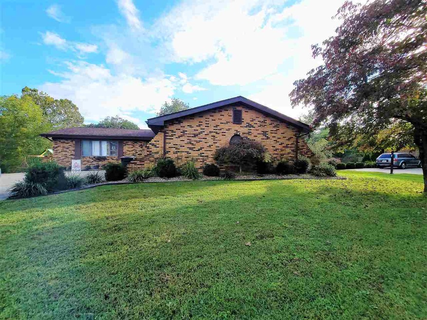 1404 S Calumet Dr, Worthington, KY 41183 - photo 1