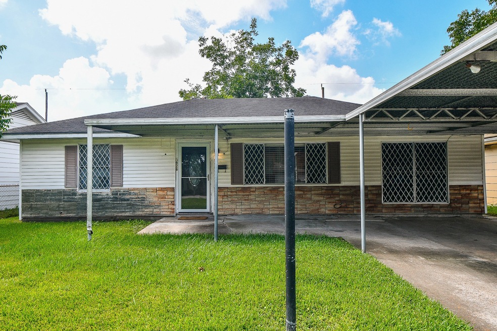 2926 Mohawk St, Houston, TX 77093 - photo 1