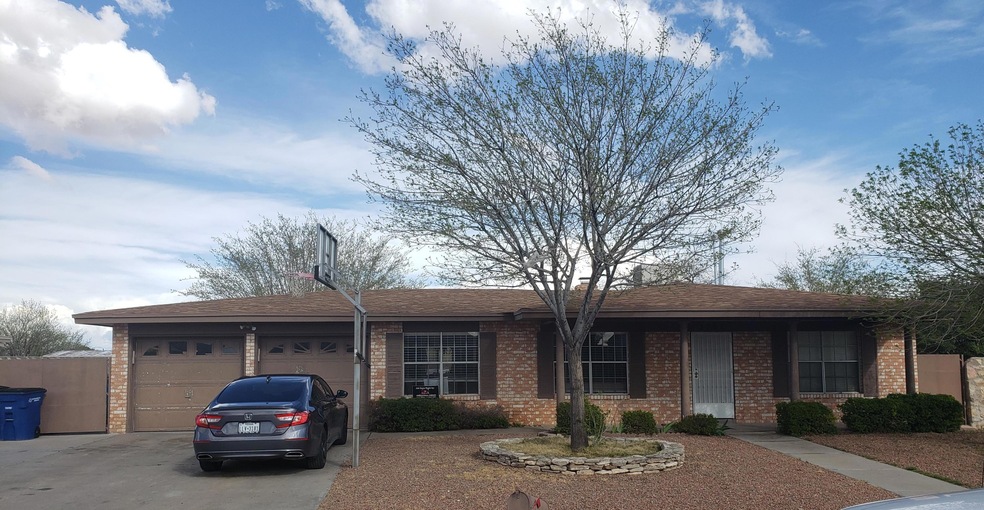 1 Story double car garage