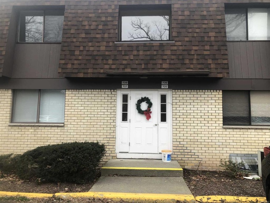 708 Cherry Hill Dr, Poughkeepsie, NY 12603 - photo 1