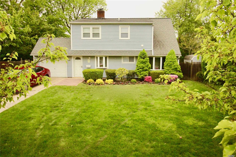 35 Skylark Ln, Levittown, NY 11756 - photo 1