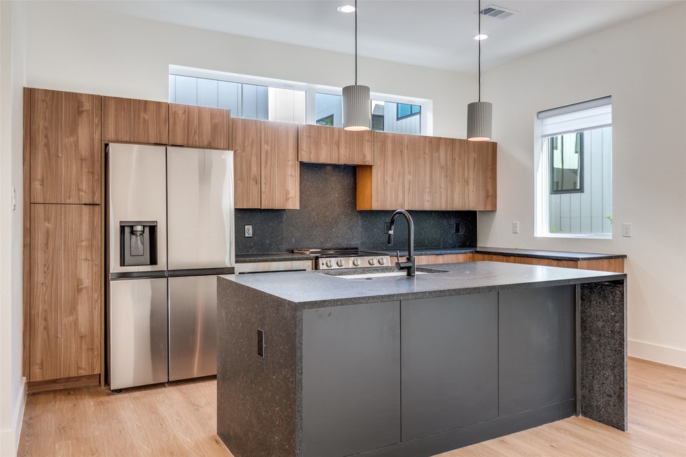 2206 Arroyo Ave unit 105, Dallas, TX 75219 - photo 1