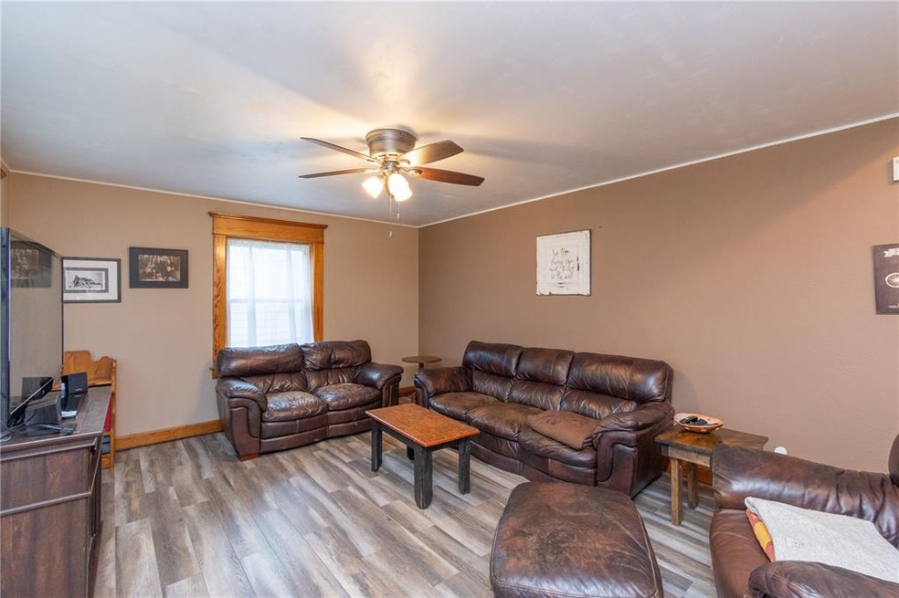 1904 E Ave NW, Cedar Rapids, IA 52405 - photo 1