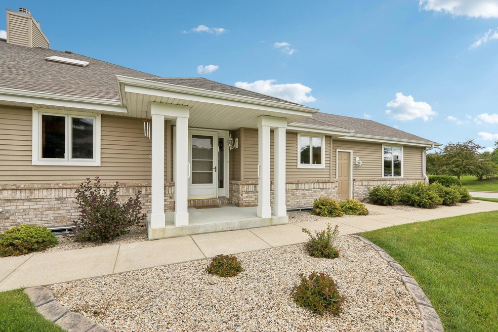 W174N7920 Wildwood Dr unit 31, Menomonee Falls, WI 53051 - photo 1