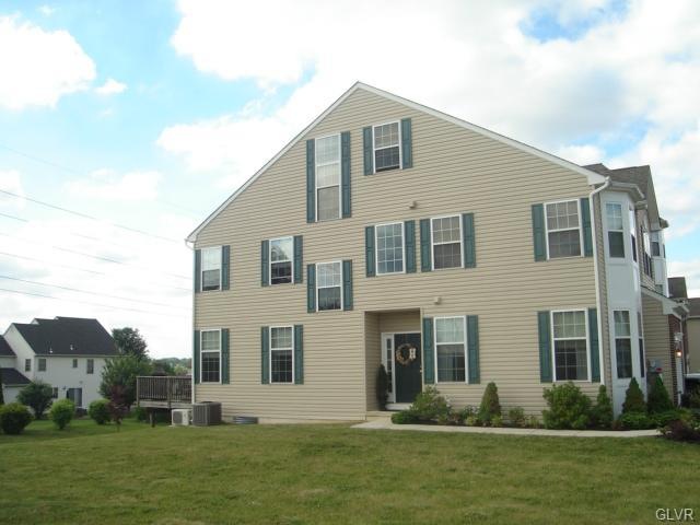 5458 Spring Ridge Dr W, Macungie, PA 18062 - photo 1