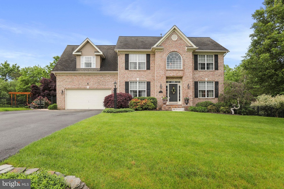 545 Shannon Dr N, Greencastle, PA 17225 - photo 1