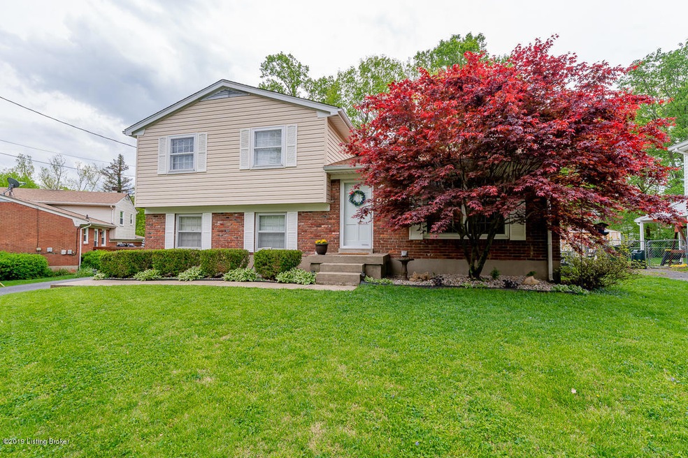 9322 Cloverwood Ln, Louisville, KY 40291 - photo 1