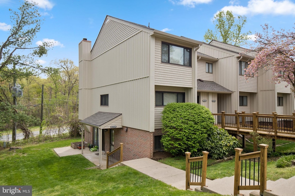 15277 Forest Grove Dr, Woodbridge, VA 22191 - photo 1