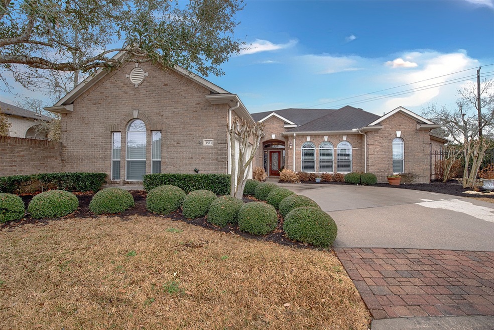 1553 Briar Bend Dr, Friendswood, TX 77546 - photo 1