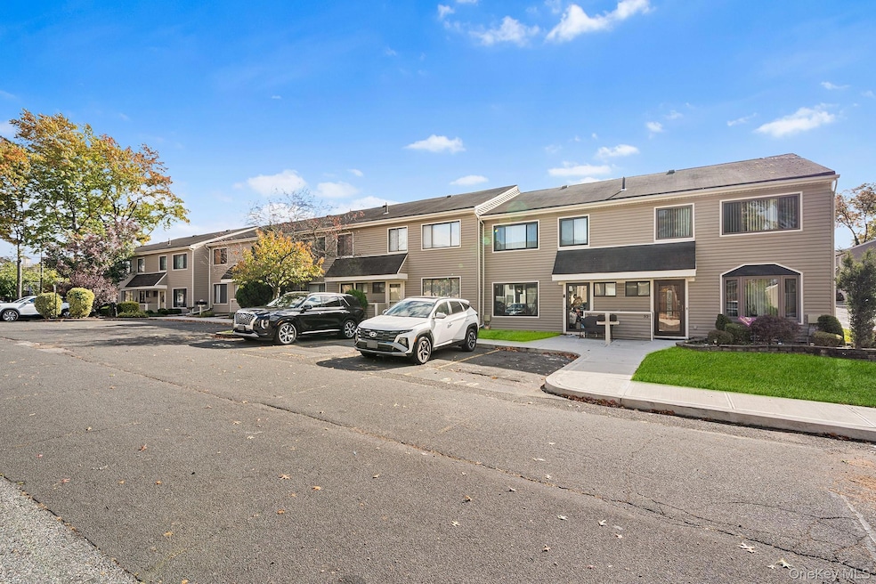 28 Berry Ct unit 576, Staten Island, NY 10309 - photo 1