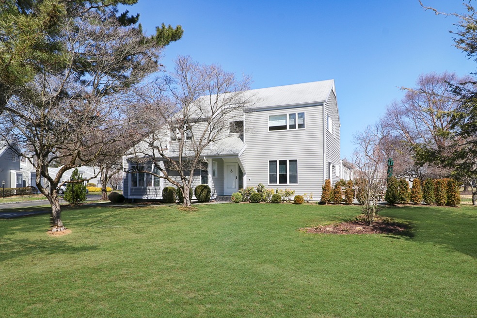 95 Field Point Dr, Fairfield, CT 06824 - photo 1