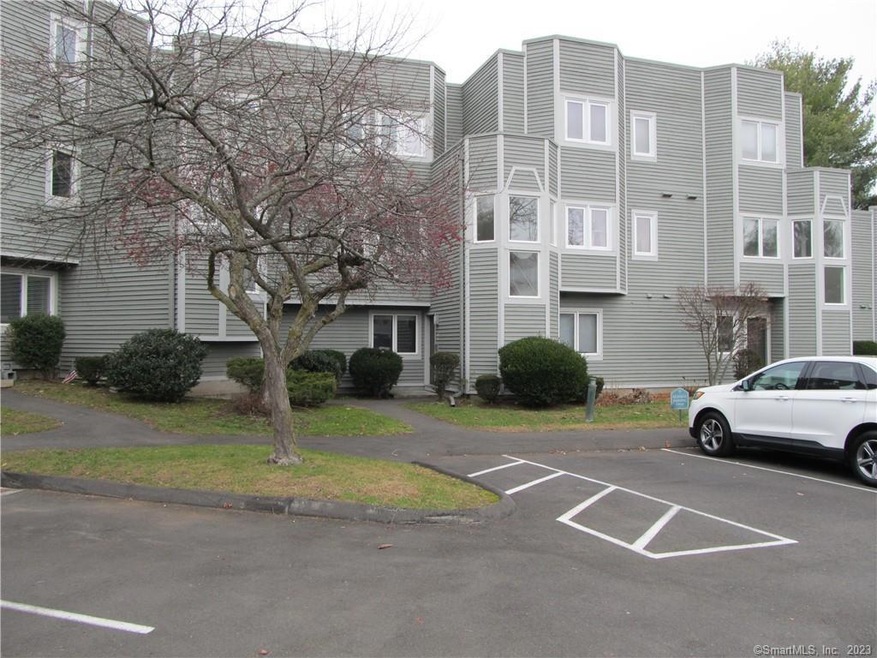 1410 Whitney Ave unit E3, Hamden, CT 06517 - photo 1