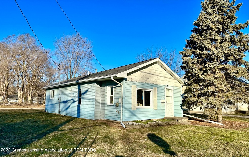 3826 Lowcroft Ave, Lansing, MI 48910 - photo 1