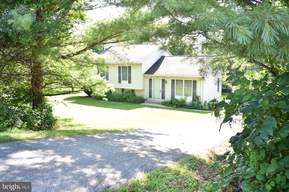 5704 Hodges Rd, Sykesville, MD 21784 - photo 1
