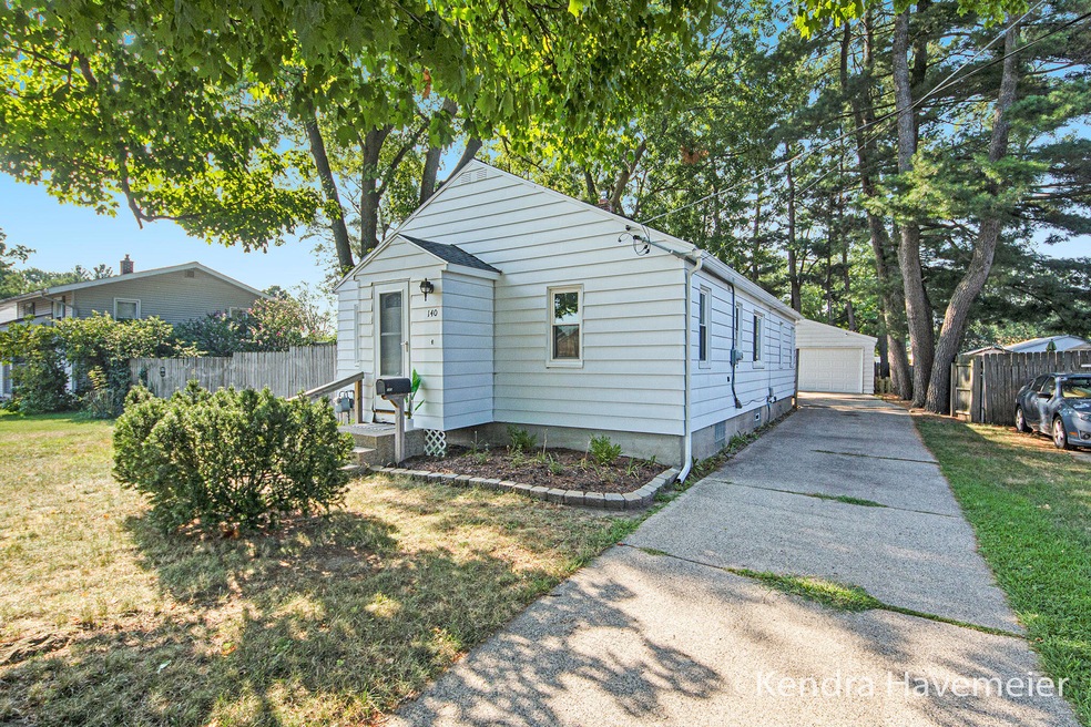 140 43rd St SW, Grand Rapids, MI 49548 - photo 1