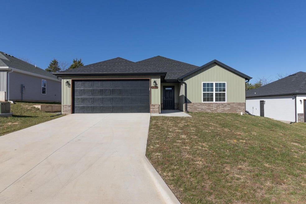 718 Swiss Rd, Marshfield, MO 65706 - photo 1