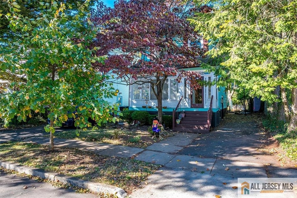 Under Contract $489,000